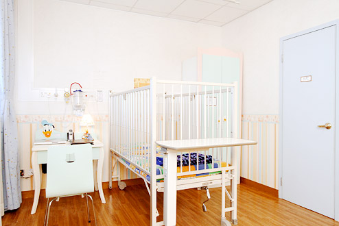 仁安醫院- 服務一覽- 住院服務- 兒科私家房(280呎)